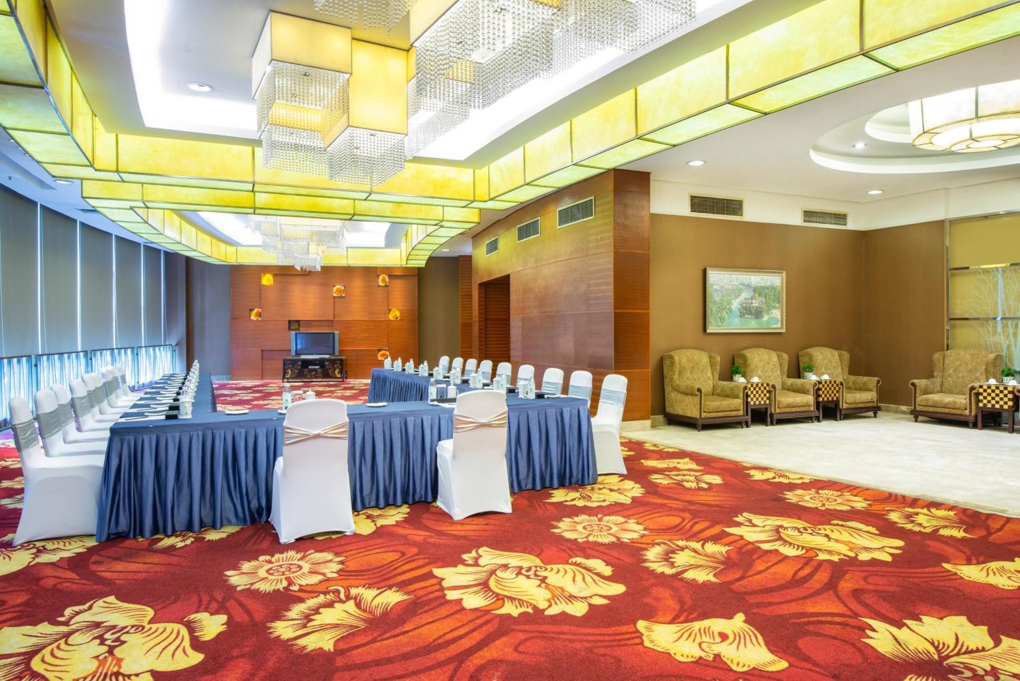 Holiday Inn Chengdu Century City-Westtower Экстерьер фото