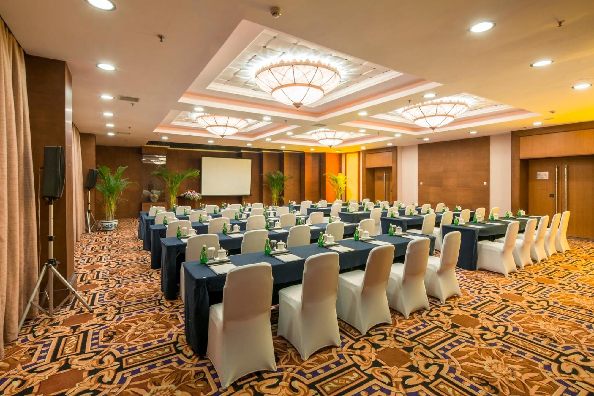 Holiday Inn Chengdu Century City-Westtower Экстерьер фото