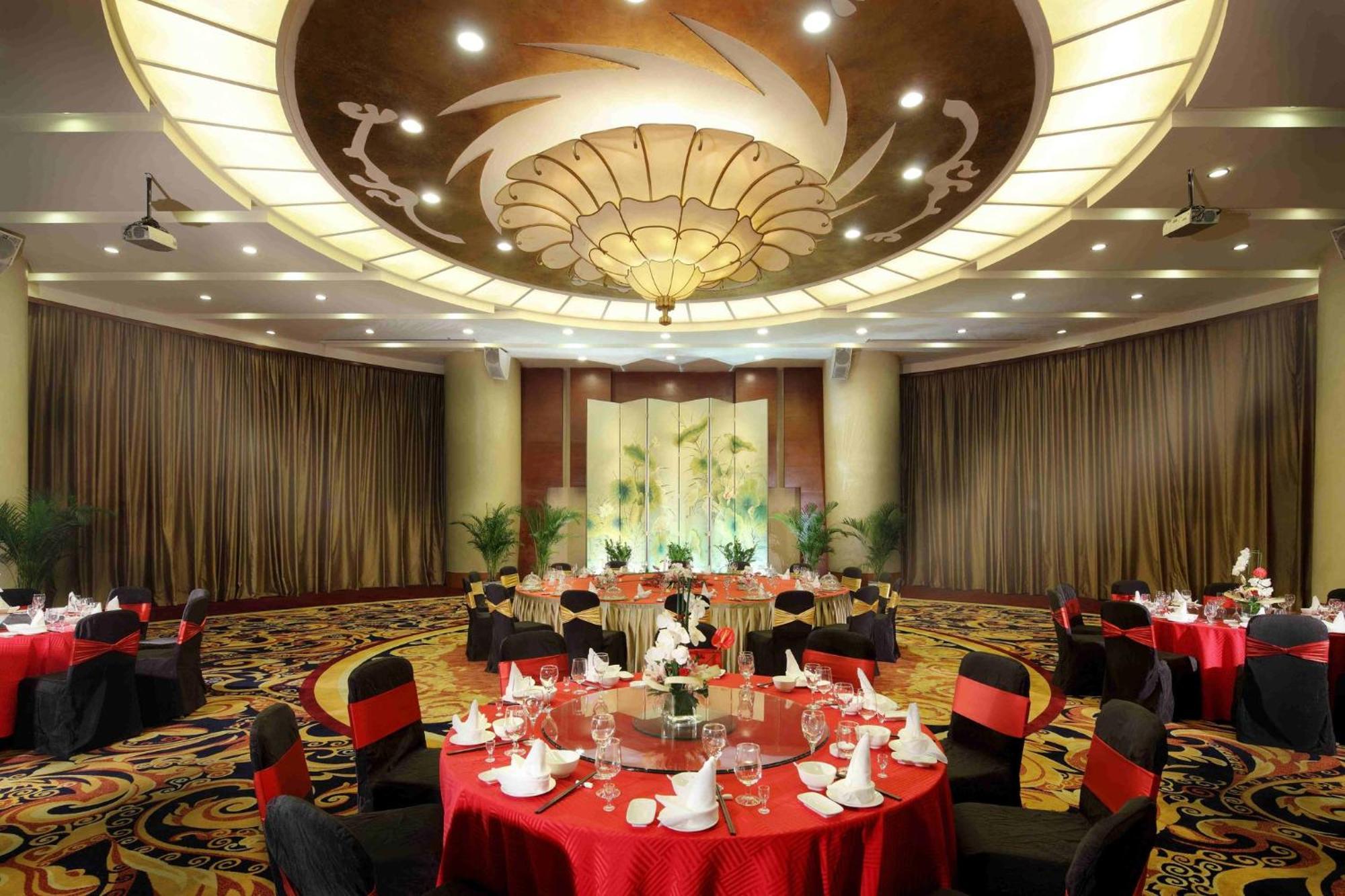 Holiday Inn Chengdu Century City-Westtower Экстерьер фото